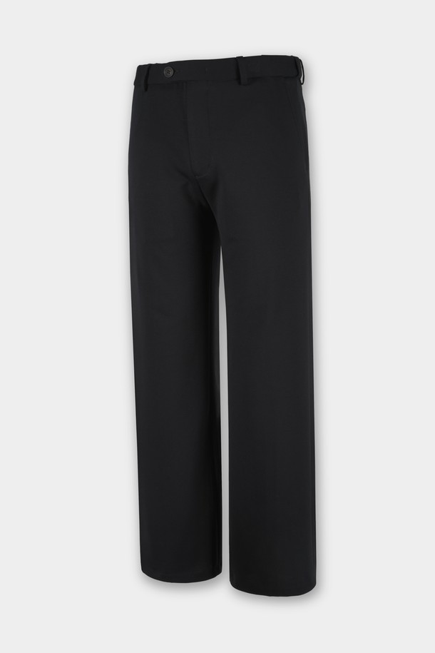 미니멀하고 시크한 스타일을 연출하는 남성용 컴포트 스트레치 S.L핏 셋업 슬랙스입니다. 부드러운 촉감의 폴리에스테르 소재로 제작되어 편안한 착용감을 선사하며, 봄, 가을 시즌에 적합합니다. 슬림핏 디자인과 무지 패턴, 블랙 컬러로 어떤 상의와도 매치하기 용이하며, 오피스룩, 비즈니스 캐주얼, 출근룩 등 TPO에 맞춰 활용할 수 있습니다. 얇은 두께감과 스트레치 기능으로 활동성을 높여줍니다. 밴딩이 없어 깔끔한 핏을 유지합니다.
