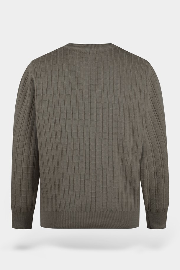 부드러운 촉감의 워셔블 코튼 소재로 제작된 여성용 스퀘어 라운드 니트입니다. 베이직하고 미니멀한 디자인으로, 봄, 가을 시즌에 활용하기 좋습니다. 얇은 두께감과 레귤러핏으로 편안하게 착용 가능하며, 카키 및 올리브 컬러로 출시되었습니다. 긴소매와 골지 패턴이 특징이며, 라운드넥 디자인으로 어떤 스타일에도 잘 어울립니다. 손쉽게 물세탁이 가능하여 실용적입니다.
