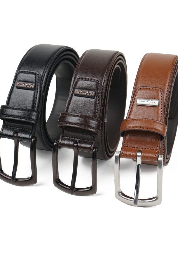 클래식 리얼 레더 벨트는 소가죽 소재로 제작되어 부드러운 촉감을 자랑하며, 일상과 정장 모두에 활용 가능한 실용적인 아이템입니다. 블랙, 다크 브라운, 카멜 3가지 색상으로 출시되어 취향에 따라 선택할 수 있으며, 버클 디자인으로 클래식하고 미니멀한 스타일을 연출합니다. 사이즈 조절이 용이하며, 스크래치에 강한 메탈 버클과 자연스러운 에이징이 특징입니다. 친환경 종이 박스 패키징과 생분해성 비닐 포장으로 환경까지 생각했습니다. 오피스룩, 비즈니스 캐주얼, 출근룩에 매치하여 세련된 스타일을 완성해보세요.
