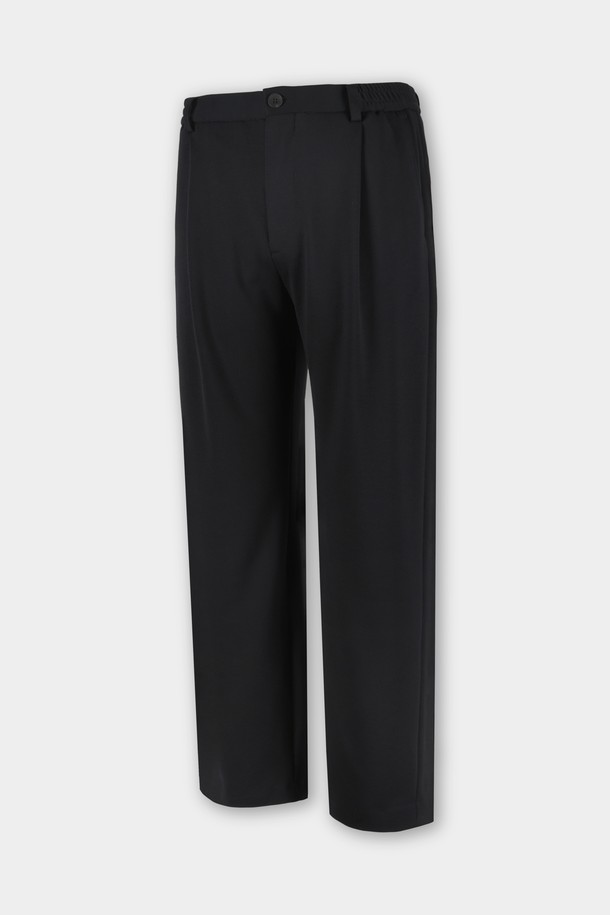 컴포트 스트레치 C.L핏 셋업 슬랙스는 베이직하고 클래식한 스타일을 추구하는 남성 고객을 위한 슬랙스입니다. 사계절 모두 착용 가능하며, 일상복, 오피스룩, 비즈니스 캐주얼, 출근룩 등 다양한 TPO에 활용할 수 있습니다. 부드러운 촉감의 폴리에스테르 소재로 제작되었으며, 레귤러핏 디자인으로 편안한 착용감을 제공합니다. 스트레치 기능이 더해져 활동성을 높였으며, 블랙 컬러의 무지 디자인으로 미니멀하고 시크한 스타일을 연출할 수 있습니다. 
