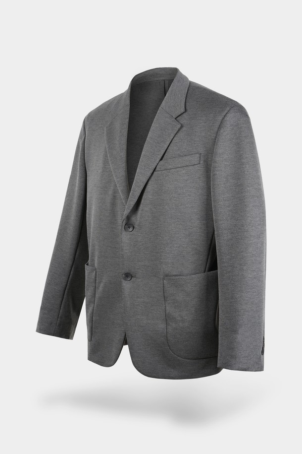 그레이 컬러의 컴포트 스트레치 셋업 블레이저 재킷입니다. 폴리에스테르와 스판덱스 혼방 소재로 제작되어 부드러운 촉감과 편안한 착용감을 제공합니다. 봄, 가을 시즌에 적합하며, 일상 및 오피스룩, 비즈니스 캐주얼, 출근룩 등 다양한 TPO에 활용할 수 있습니다. 클래식하고 베이직한 스타일에 컴포트 핏, 싱글 버튼 여밈, 레귤러 기장으로 디자인되었습니다. 스트레치 기능이 더해져 활동성을 높인 남성용 블레이저입니다.
