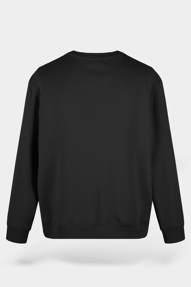 시그니처 크루넥 맨투맨은 남녀 공용으로 착용 가능한 베이직하고 캐주얼한 스타일의 상의입니다. 부드러운 촉감의 면 소재로 제작되어 봄, 가을, 겨울 세 계절 모두 활용 가능하며, 두꺼운 두께감으로 포근함을 더했습니다. 레귤러핏에 라운드넥 디자인, 무지 패턴의 블랙 컬러로 어떤 옷에도 쉽게 매치할 수 있습니다. 긴 소매 기장의 레귤러 기장 맨투맨으로, 미니멀하고 클래식한 스타일을 연출하기 좋습니다.
