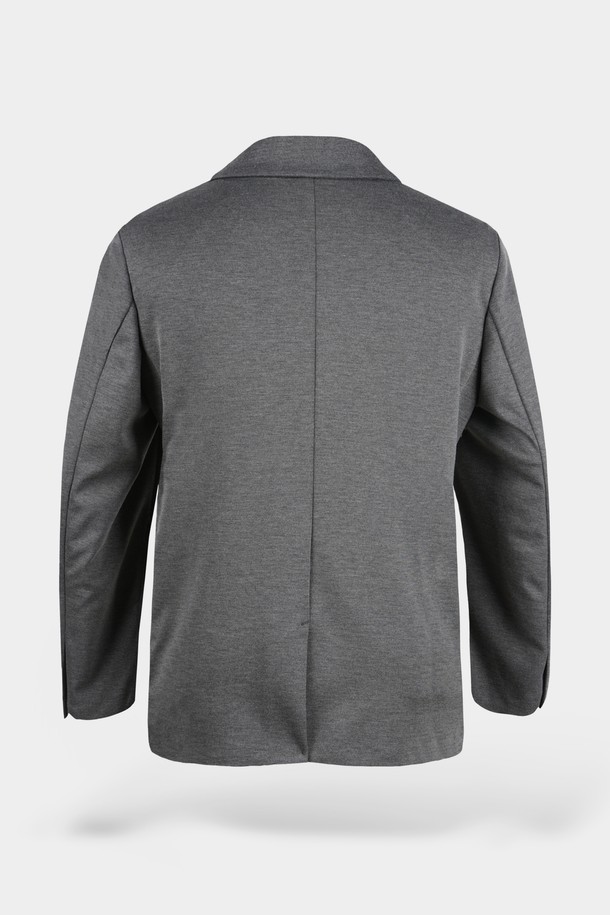 그레이 컬러의 컴포트 스트레치 셋업 블레이저 재킷입니다. 폴리에스테르와 스판덱스 혼방 소재로 제작되어 부드러운 촉감과 편안한 착용감을 제공합니다. 봄, 가을 시즌에 적합하며, 일상 및 오피스룩, 비즈니스 캐주얼, 출근룩 등 다양한 TPO에 활용할 수 있습니다. 클래식하고 베이직한 스타일에 컴포트 핏, 싱글 버튼 여밈, 레귤러 기장으로 디자인되었습니다. 스트레치 기능이 더해져 활동성을 높인 남성용 블레이저입니다.
