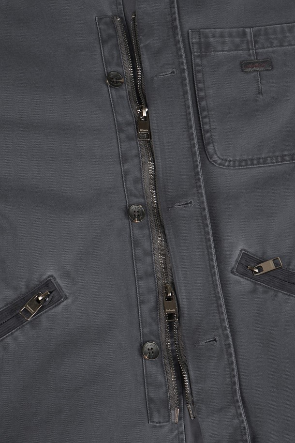 가먼트워싱 트윌 패딩 블루종 재킷은 남성용 아우터로, 캐주얼, 미니멀, 클래식 스타일을 아우릅니다. 가을과 겨울에 적합하며, 두꺼운 두께감으로 따뜻함을 제공합니다. 블루 컬러의 무지 디자인에 레귤러핏으로 제작되어 편안한 착용감을 선사하며, 집업 여밈 방식과 긴 소매 기장이 특징입니다. 가먼트워싱 기법을 통해 자연스러운 질감을 살린 트윌 소재의 패딩 재킷입니다.
