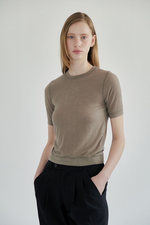 A HAUTE - 반소매 티셔츠 - Slim Fit Wool T-shirt (Taupe)