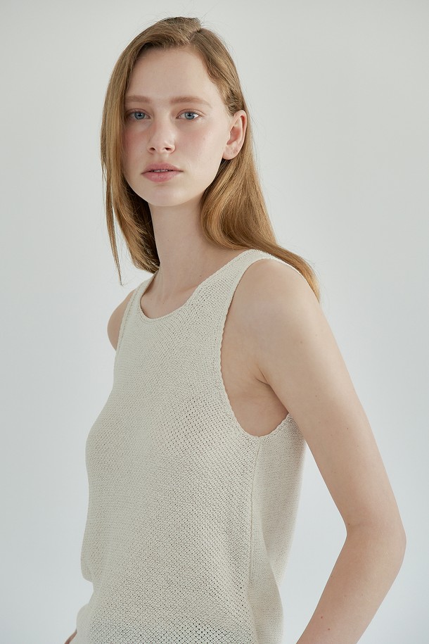 A HAUTE - 민소매티셔츠 - Square  sleeveless (Natural)