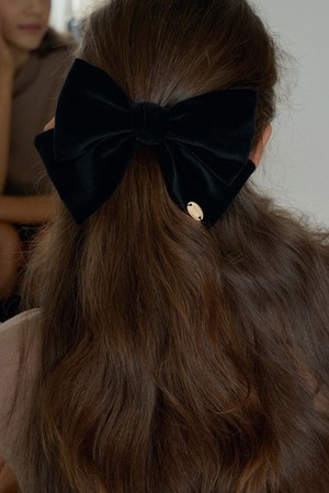 T Feminine Ribbon Barrette_Velvet Black