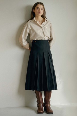 T Gold Button Twill Pleats Skirt_Black