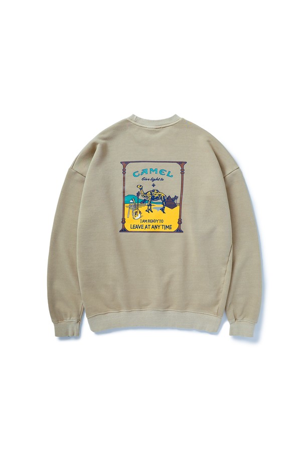 플루크 카멜 피그먼트 맨투맨 티셔츠 FMT756은 캐주얼, 미니멀 스타일을 즐기는 분들을 위한 공용 맨투맨입니다. 부드러운 면 소재에 두꺼운 두께감으로 제작되어 봄, 가을, 겨울 시즌에 따뜻하게 착용할 수 있습니다. 카멜 컬러와 레귤러핏 디자인, 라운드넥으로 베이직하면서도 활용도 높은 아이템입니다. 특히 피그먼트 워싱 처리로 자연스러운 빈티지 무드를 더했습니다. 긴 소매 기장과 프린트 패턴이 특징인 이 맨투맨은 편안한 일상복으로 제격입니다.
