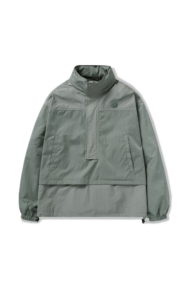 캠프사이드 C2 더블트래커 아노락 재킷 CJK112는 아웃도어, 캠핑, 일상에서 활용하기 좋은 남녀 공용 아노락입니다. 봄, 가을에 적합하며 스포티, 캐주얼 스타일을 연출할 수 있습니다. 무지 디자인에 오버핏으로 편안한 착용감을 제공하며, 후드, 포켓, 방수 기능이 있어 실용적입니다. 집업 스타일로 간편하게 입고 벗을 수 있으며, 나일론 소재로 제작되어 가볍고 튼튼합니다. 캠핑룩, 가을 나들이룩에 활용하여 개성 있는 스타일을 완성해보세요.
