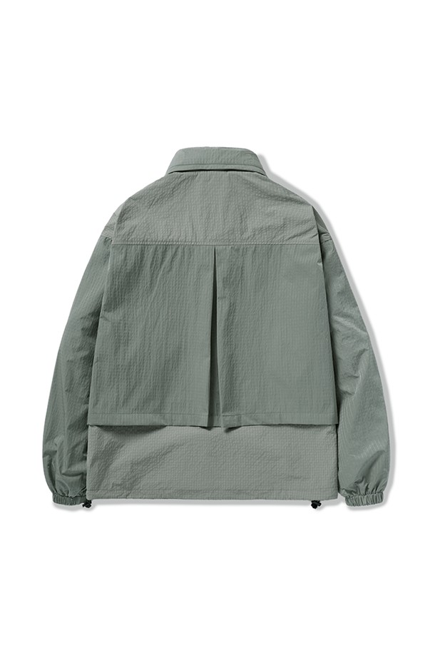 캠프사이드 C2 더블트래커 아노락 재킷 CJK112는 아웃도어, 캠핑, 일상에서 활용하기 좋은 남녀 공용 아노락입니다. 봄, 가을에 적합하며 스포티, 캐주얼 스타일을 연출할 수 있습니다. 무지 디자인에 오버핏으로 편안한 착용감을 제공하며, 후드, 포켓, 방수 기능이 있어 실용적입니다. 집업 스타일로 간편하게 입고 벗을 수 있으며, 나일론 소재로 제작되어 가볍고 튼튼합니다. 캠핑룩, 가을 나들이룩에 활용하여 개성 있는 스타일을 완성해보세요.
