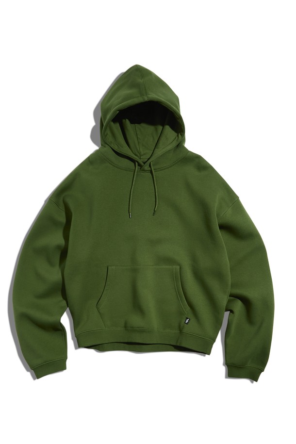 플루크 어반 스트레이트 크롭 후드 티셔츠 FHT900C는 캐주얼, 스트리트, 미니멀 스타일을 아우르는 공용 후드 티셔츠입니다. 면 소재로 제작되어 부드러운 촉감을 선사하며, 봄, 가을에 착용하기 좋습니다. 무지 디자인에 스트레이트 핏과 크롭 기장으로 트렌디한 어반 스타일을 연출합니다. 4가지 다양한 컬러로 출시되어, 취향에 맞게 선택하여 일상에서 편안하게 즐겨 입을 수 있습니다. 긴 소매 기장으로 간절기에도 활용도가 높습니다.
