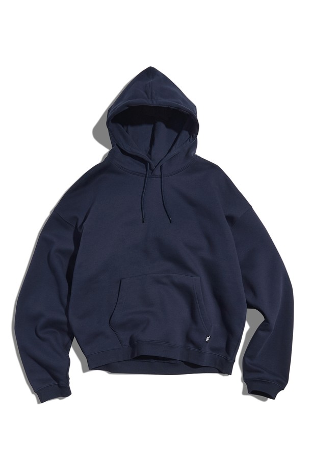 플루크 어반 스트레이트 크롭 후드 티셔츠 FHT900C는 남녀 모두 착용 가능한 캐주얼 후드 티셔츠입니다. 블랙, 그레이, 네이비, 화이트 4가지 색상으로 출시되어, 일상 및 캠핑룩에 활용하기 좋습니다. 면 소재로 제작되어 부드러운 촉감을 제공하며, 두꺼운 두께감으로 따뜻하게 착용할 수 있습니다. 스트레이트 핏과 크롭 기장으로 트렌디한 스타일을 연출하며, 캥거루 포켓 디테일이 실용성을 더합니다. 캐주얼, 스트릿, 미니멀 스타일을 즐기는 분들께 추천합니다.
