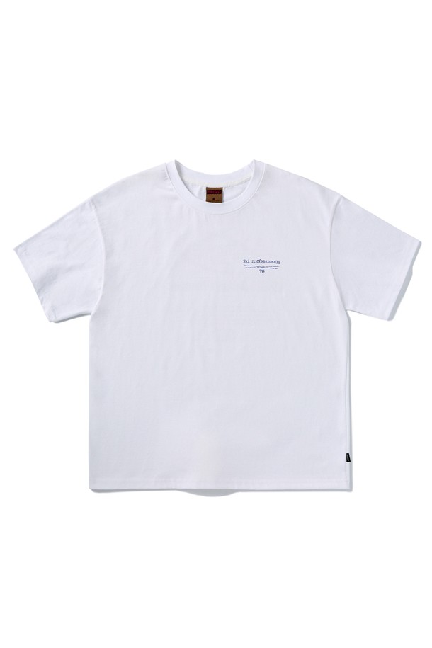 스노우마운틴 어드벤처 반팔 티셔츠 FST735는 산 모티브 디자인과 앞뒤 프린팅, 크림 프린팅이 특징인 남녀 공용 캐주얼 티셔츠입니다. 피그먼트 염색 원단과 워싱 가공된 듯한 색감이 돋보이며, 부드러운 면 소재와 릴랙스핏으로 편안한 착용감을 제공합니다. 라이트그레이, 다크그레이, 블루그린, 화이트 4가지 색상으로 만나보세요.
