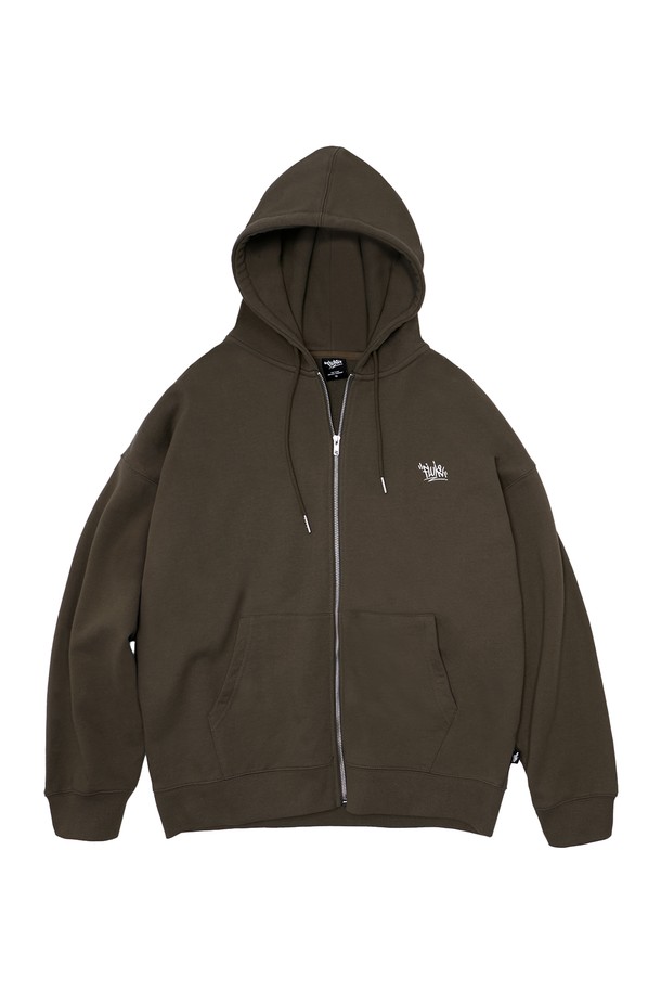 플루크 슬램로고 어센틱 후드 집업 브라운 FZT602-Z는 부드러운 촉감의 면과 폴리에스테르 혼방 소재로 제작된 남성용 후드 집업입니다. 넉넉한 오버핏으로 편안한 착용감을 제공하며, 두꺼운 두께감으로 봄, 가을에 따뜻하게 입을 수 있습니다. 가슴 부분의 자수 로고가 돋보이는 스트릿, 캐주얼 스타일의 후드 집업으로, 동네 마실룩이나 가을 나들이룩에 잘 어울립니다. 브라운 컬러로 어떤 옷에도 매치하기 쉬워 활용도가 높습니다. 일상에서 편안하고 스타일리시하게 연출할 수 있는 아이템입니다.
