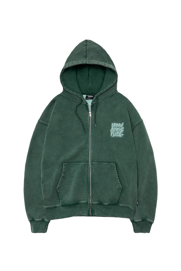 플루크 어치브 플로우 그래피티 오버핏 후드 집업 FZT1035-Z는 남녀 모두 착용 가능한 캐주얼 후드 집업입니다. 블루그린, 다크그레이 두 가지 색상으로 출시되었으며, 봄, 가을, 겨울에 착용하기 좋습니다. 면과 폴리에스테르 혼방 소재로 제작되어 부드러운 촉감을 자랑하며 두꺼운 두께감으로 따뜻함을 더합니다. 오버핏 디자인에 3D 러버 프린팅, 사이드 포인트 라벨, 2way 무광 니켈 지퍼, 헤비 테이프 디테일, 빈티지 워싱 가공이 더해져 스트릿 스타일을 완성합니다. 긴 소매와 레귤러 기장으로 다양한 스타일 연출이 용이합니다.
