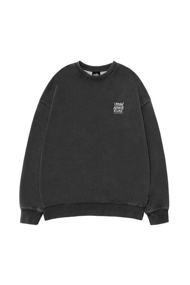 플루크 어치브 아카이브 자수 맨투맨 티셔츠 FMT760-Z는 스트릿, 캐주얼 스타일을 즐기는 남녀 모두를 위한 오버핏 맨투맨입니다. 블루그린, 네이비, 다크그레이 3가지 색상으로 출시되었으며, 봄, 가을, 겨울에 착용하기 좋습니다. 면과 폴리에스테르 혼방의 두꺼운 소재로 제작되어 부드러운 촉감을 선사하며, 자수 패턴이 돋보입니다. 안티스트레치 넥라인 테이프, 고온 유황 워싱, 열고정 가공, 수축 방지 가공으로 뛰어난 내구성을 자랑합니다. 겨울 데일리룩에 활용하기 좋은 아이템입니다.
