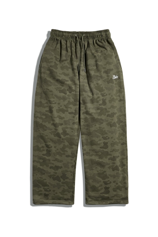 플루크 어반코어 크루 카모 시그니처 로고 스웻팬츠 FTP208-Z는 남녀 모두 착용 가능한 스웻팬츠입니다. 카키와 블랙 2가지 색상으로 출시되었으며, 일상복으로 활용하기 좋습니다. 봄, 가을, 겨울 계절에 적합하며, 스트릿과 캐주얼 스타일을 연출할 수 있습니다. 면과 폴리에스테르 혼방 소재로 제작되어 부드러운 촉감을 자랑하며, 레귤러핏으로 편안하게 착용 가능합니다. 허리 밴딩, 자수 로고, 스톱워싱 가공, 빈티지 무드, 하단 히든 스트링, 포켓 디테일이 특징입니다.
