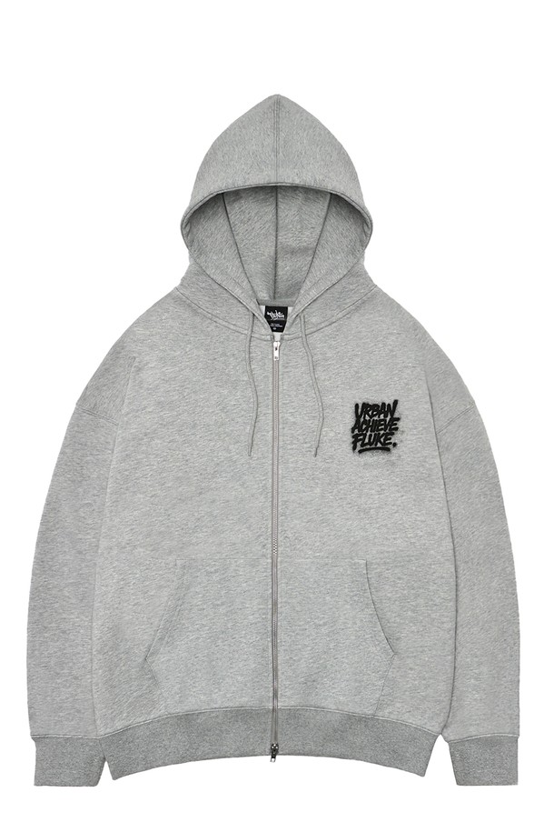 플루크 어치브 그래피티 오버핏 후드 집업 FZT1034-Z는 남녀 모두 착용 가능한 캐주얼 및 스트릿 스타일의 후드 집업입니다. 그레이와 블랙 두 가지 색상으로 출시되었으며, 봄, 가을, 겨울 시즌에 적합합니다. 오버핏으로 편안한 착용감을 제공하며, 두꺼운 면과 폴리에스테르 혼방 소재로 제작되어 탄탄한 촉감을 자랑합니다. 입체감 있는 라바 나염 프린트와 2-way 무광 니켈 지퍼, 옆선 포인트 라벨 등의 디테일이 돋보입니다. 바이오 워싱, 테타 가공, 더블 워싱을 거쳐 완성된 제품으로, 긴 소매와 레귤러 기장으로 디자인되었습니다.
