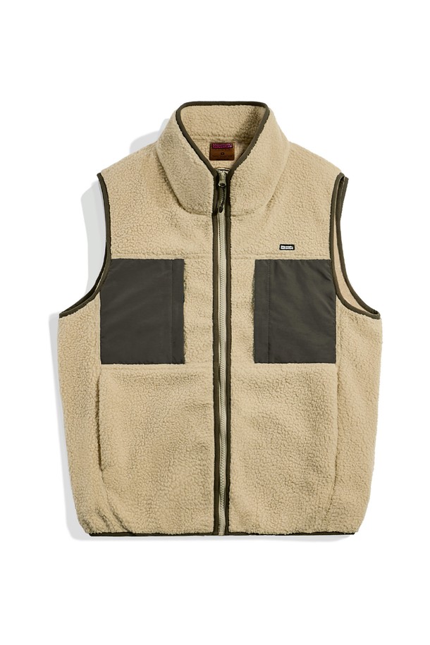 플루크 노스사이드 덤블 플리스 베스트 베이지 FVT208는 남녀 공용으로, 캐주얼, 스포티, 미니멀 스타일을 추구하는 분들을 위한 아우터입니다. 가을, 겨울 시즌에 어울리는 두꺼운 두께감의 플리스 소재로 제작되어 부드러운 촉감을 선사하며, 일상 및 아웃도어 활동 모두에 적합합니다. 베이지, 브라운 2가지 색상으로 출시되었으며, 배색 디자인과 포켓 디테일이 특징입니다. 캠핑룩, 산책룩에 활용하여 멋스러운 스타일을 연출할 수 있습니다. 레귤러핏의 집업 스타일로 간편하게 착용 가능하며, 민소매 디자인으로 활동성을 높였습니다.
