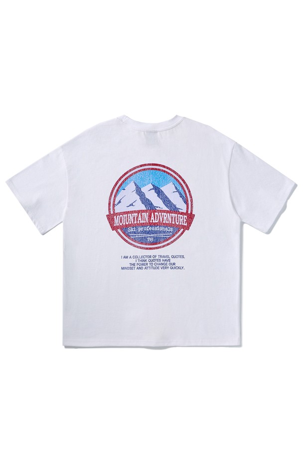 스노우마운틴 어드벤처 반팔 티셔츠 FST735는 산 모티브 디자인과 앞뒤 프린팅, 크림 프린팅이 특징인 남녀 공용 캐주얼 티셔츠입니다. 피그먼트 염색 원단과 워싱 가공된 듯한 색감이 돋보이며, 부드러운 면 소재와 릴랙스핏으로 편안한 착용감을 제공합니다. 라이트그레이, 다크그레이, 블루그린, 화이트 4가지 색상으로 만나보세요.
