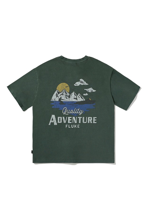 마운틴 어드벤처 크랙 반팔 티셔츠 FST736은 남녀 모두 착용 가능한 캐주얼 스타일의 반팔 티셔츠입니다. 봄, 여름 시즌에 적합하며, 릴랙스핏과 루즈핏으로 편안한 착용감을 제공합니다. 부드러운 면 소재에 피그먼트 워싱 처리, 고온 염색 공정, 멀티 워싱 효과를 더해 빈티지한 컬러감과 독특한 크랙 프린팅 무늬를 연출했습니다. 라운드넥 디자인에 화이트, 다크그레이, 베이지, 네이비, 퍼플, 블루그린 6가지 다채로운 색상으로 출시되었습니다. 일상생활에서 편안하게 즐겨 입을 수 있는 아이템입니다.
