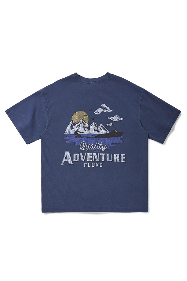 마운틴 어드벤처 크랙 반팔 티셔츠 (FST736)는 빈티지한 감성을 살린 캐주얼 스타일의 반팔 티셔츠입니다. 부드러운 면 소재로 제작되어 편안한 착용감을 제공하며, 릴랙스 핏으로 여유로운 실루엣을 연출합니다. 라운드넥 디자인으로 일상, 캐주얼 룩에 활용하기 좋으며, 봄, 여름 시즌에 적합합니다. 총 6가지 다채로운 컬러(화이트, 블루그린, 베이지, 네이비, 퍼플, 다크그레이)로 출시되어, 취향에 맞게 선택할 수 있습니다. 피그먼트 워싱 가공을 거쳐 자연스러운 워싱 효과를 내며, 고온 염색 공정으로 제작되어 제품별 색상 차이가 있을 수 있습니다.
