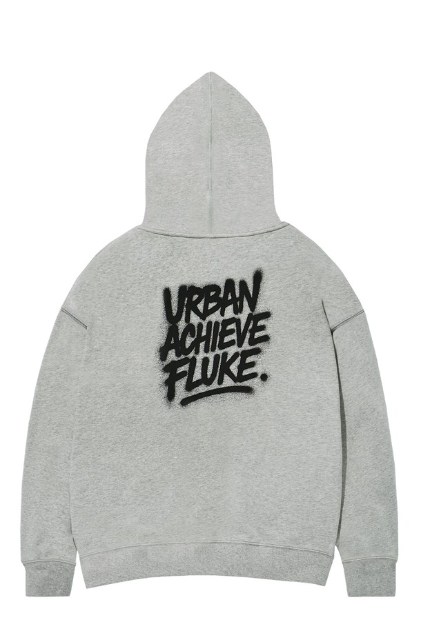 플루크 어치브 그래피티 오버핏 후드 집업 FZT1034-Z는 남녀 모두 착용 가능한 캐주얼 및 스트릿 스타일의 후드 집업입니다. 그레이와 블랙 두 가지 색상으로 출시되었으며, 봄, 가을, 겨울 시즌에 적합합니다. 오버핏으로 편안한 착용감을 제공하며, 두꺼운 면과 폴리에스테르 혼방 소재로 제작되어 탄탄한 촉감을 자랑합니다. 입체감 있는 라바 나염 프린트와 2-way 무광 니켈 지퍼, 옆선 포인트 라벨 등의 디테일이 돋보입니다. 바이오 워싱, 테타 가공, 더블 워싱을 거쳐 완성된 제품으로, 긴 소매와 레귤러 기장으로 디자인되었습니다.
