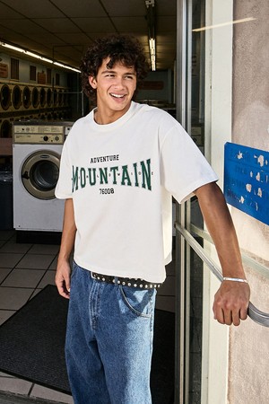 플루크 크롭 월드 마운틴 자수 로고 피그먼트 반팔 티셔츠 FST741C / 4Color