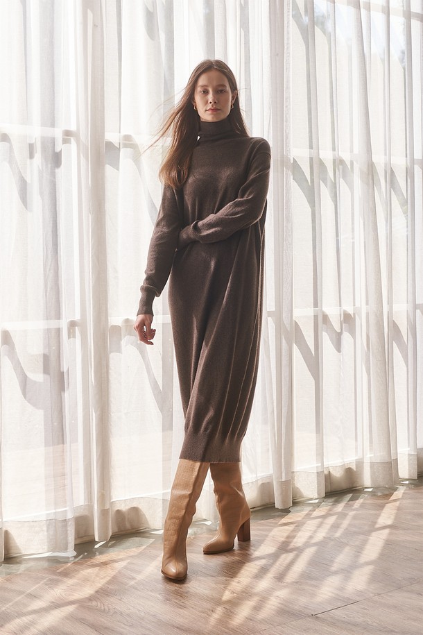 CALLAITE - 긴소매 원피스 - [21FW] CASHMERE 100% HIGH NECK DRESS (BROWN)