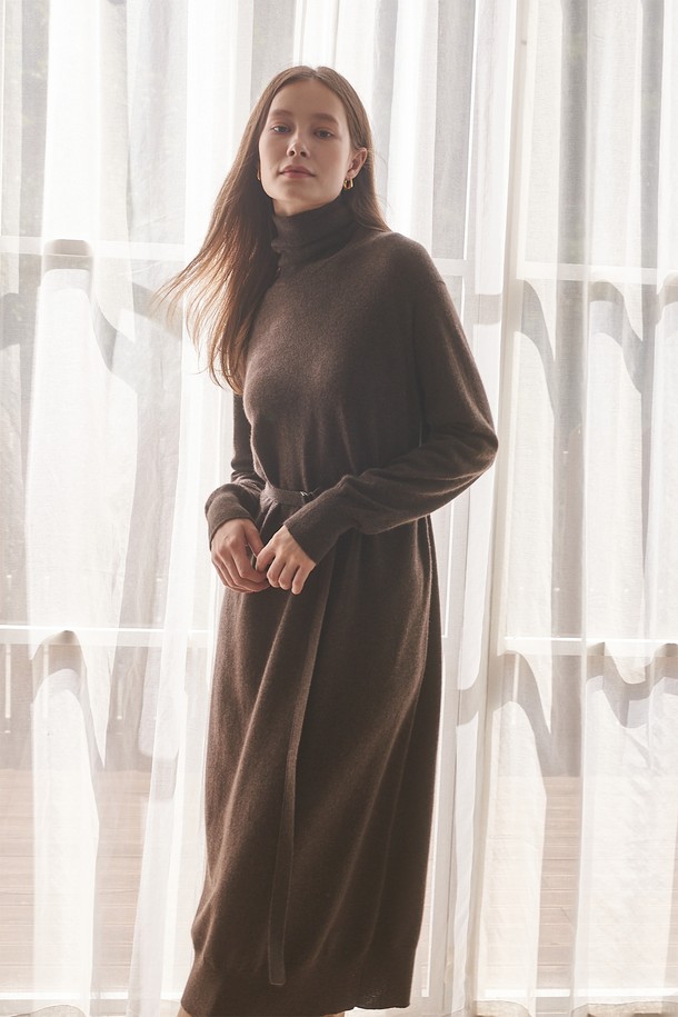 CALLAITE - 긴소매 원피스 - [21FW] CASHMERE 100% HIGH NECK DRESS (BROWN)