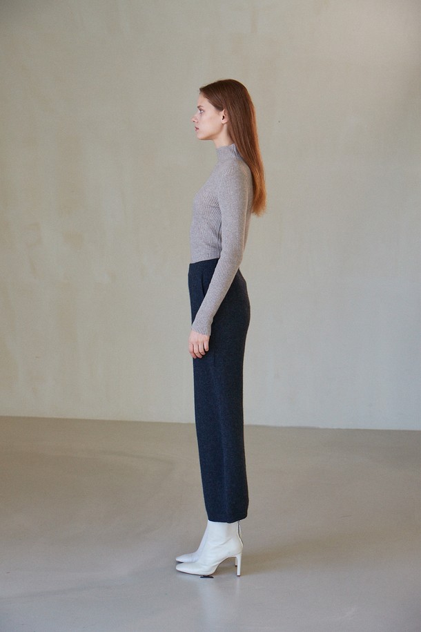 CALLAITE - 터틀넥 - [22FW] CASHMERE 100% HIGHNECK RIBBED SLIM KNIT TOP (BEIGE)