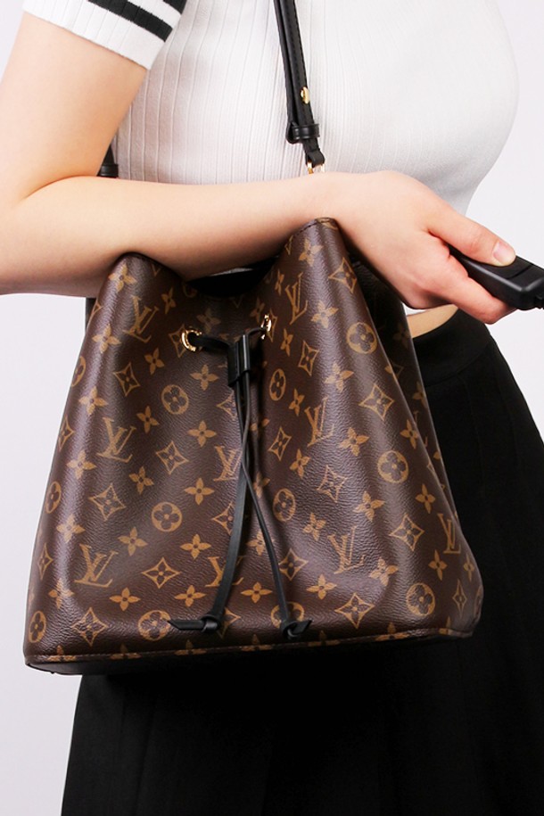 LOUIS VUITTON - 숄더백 - 루이비통 네오노에 MM 모노그램 블랙 M44020