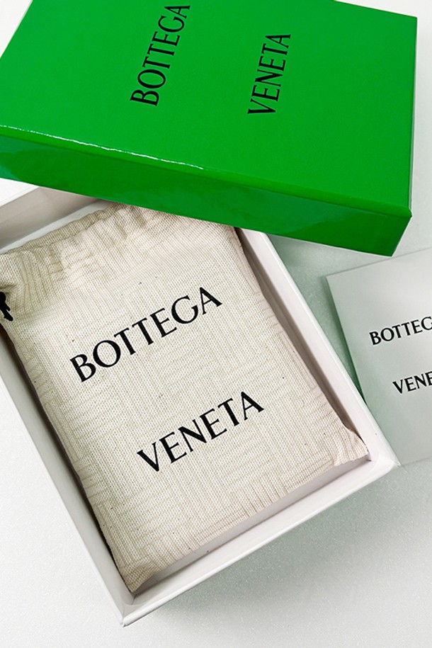 Bottega Veneta - 지갑 - 보테가베네타 맥시 카세트 카드지갑 블랙 651396