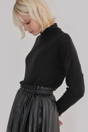 ESSENTIAL HIGH-NECK TOP(BLACK)