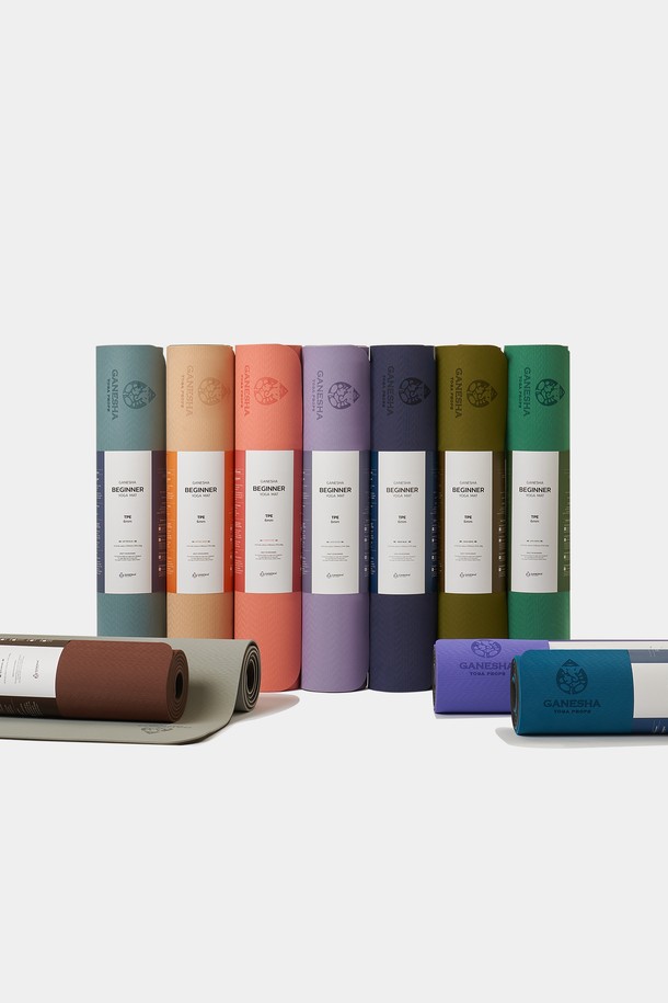 가네샤 요가프랍스(Ganesha Yogaprops) 가네샤 비기너 요가매트 베이직 TPE 6MM는 요가 및 피트니스 초보자를 위한 제품입니다. 미끄럼 방지 기능이 있어 안전하게 운동할 수 있으며, 6MM 두께로 제작되어 편안한 쿠션감을 제공합니다. TPE 소재를 사용하여 내구성이 뛰어나고, 베이직한 디자인으로 제작되어 어떤 스타일의 요가에도 잘 어울립니다. 남녀노소 누구나 사용 가능한 공용 제품으로, 요가 수련의 시작을 돕는 기본에 충실한 요가매트입니다.
