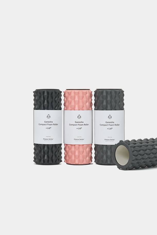 가네샤 요가 프랍스(Ganesha Yoga Props)의 폼롤러 콤팩트 + 리드 33CM입니다. 요가 및 피트니스 운동 시 근육 이완과 마사지를 돕는 제품입니다. 콤팩트한 사이즈로 휴대 및 보관이 용이하며, 그레이와 핑크 두 가지 색상으로 제공됩니다. 폴리우레탄 소재로 제작되어 내구성이 뛰어나며, 리드가 포함되어 있어 다양한 부위의 마사지에 활용할 수 있습니다. 33CM 길이로 제작되어 콤팩트한 사이즈를 선호하는 분들께 적합합니다.

