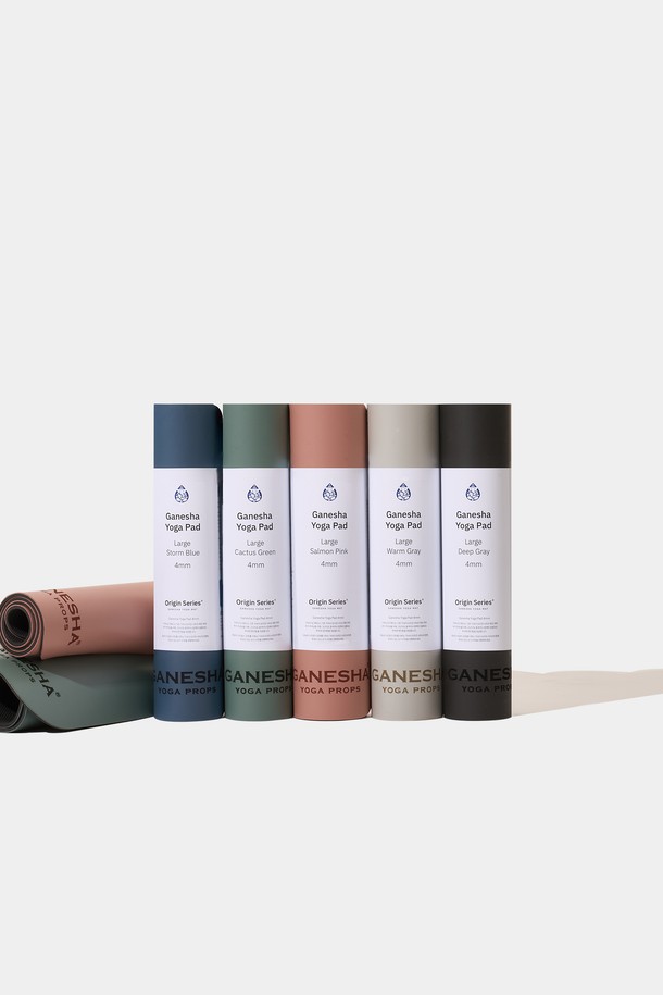 가네샤 요가 프랍스(Ganesha Yoga Props)의 가네샤 요가패드 4MM 라지 사이즈 요가매트입니다. 요가 및 피트니스 활동에 적합하며, 미끄럼 방지 기능을 갖춰 안전하게 운동할 수 있습니다. 4mm 두께로 제작되어 편안한 쿠션감을 제공하며, 라지 사이즈로 넉넉한 공간을 확보했습니다. 휴대성이 용이하여 언제 어디서든 요가를 즐길 수 있습니다. 남녀 구분 없이 모든 사용자가 사용할 수 있는 공용 제품입니다.
