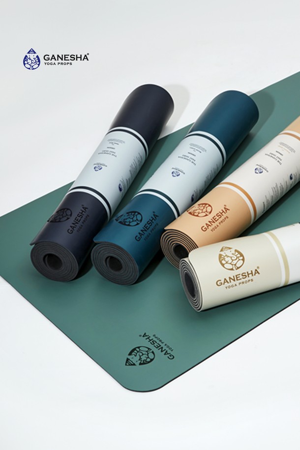 가네샤 요가프랍스(Ganesha Yoga Props) 가네샤 요가매트 오리진 5MM는 요가, 필라테스, 피트니스를 위한 공용 요가매트입니다. TPE와 고무 소재로 제작되어 5mm 두께로 충격 흡수와 미끄럼 방지 기능을 제공합니다. 블랙, 퍼플, 그린, 핑크, 오렌지, 브라운 등 다양한 컬러 옵션으로 만나보실 수 있으며, 양면 사용이 가능한 친환경 요가매트입니다. 무지 디자인으로 어떤 스타일에도 잘 어울립니다.
