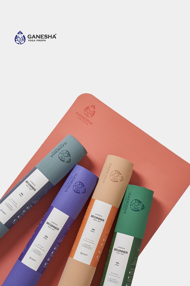 가네샤 요가프랍스(Ganesha Yogaprops) 가네샤 비기너 요가매트 베이직 TPE 6MM는 요가 및 피트니스 초보자를 위한 제품입니다. 미끄럼 방지 기능이 있어 안전하게 운동할 수 있으며, 6MM 두께로 제작되어 편안한 쿠션감을 제공합니다. TPE 소재를 사용하여 내구성이 뛰어나고, 베이직한 디자인으로 제작되어 어떤 스타일의 요가에도 잘 어울립니다. 남녀노소 누구나 사용 가능한 공용 제품으로, 요가 수련의 시작을 돕는 기본에 충실한 요가매트입니다.
