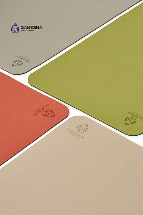 가네샤 요가 프랍스의 가네샤 비기너 요가매트 엑스트라 쿠션 8MM는 요가와 피트니스를 즐기는 모든 분들을 위한 공용 요가 매트입니다. TPE 소재로 제작되어 8MM의 두께로 엑스트라 쿠션 기능을 제공하여 편안한 요가 수련을 돕습니다. 무지 디자인으로 어떤 스타일에도 잘 어울리며, 초보자도 안정적으로 사용할 수 있습니다. 요가, 필라테스 등 다양한 운동 시 활용하여 쾌적한 환경에서 운동을 즐겨보세요.
