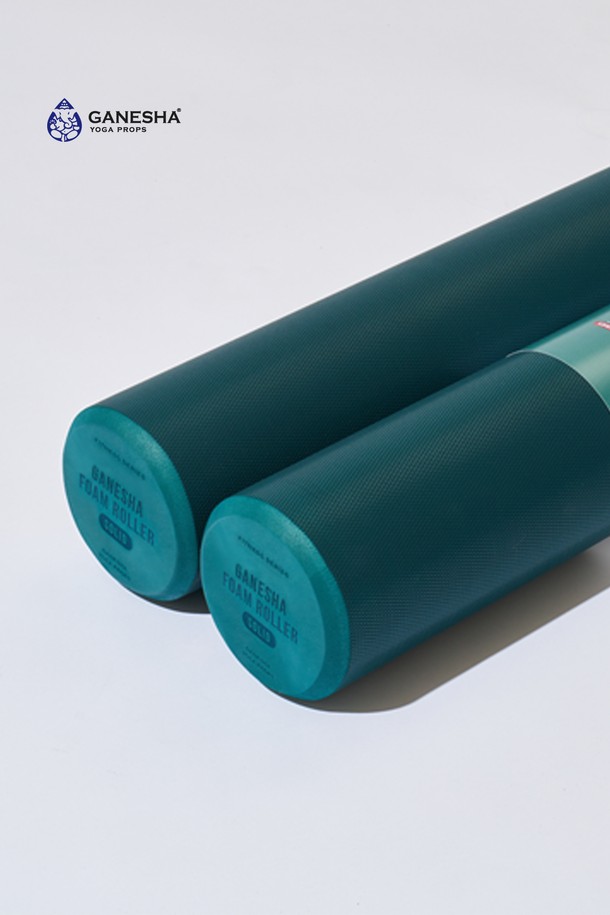 가네샤 요가 프랍스(Ganesha Yoga Props)의 그라데이션 EVA 폼롤러 90cm입니다. 요가 및 피트니스 운동 시 근육 이완과 마사지를 돕는 용도로 사용됩니다. 공용으로 사용할 수 있으며, 그라데이션 디자인으로 시각적인 즐거움을 더했습니다. 내구성이 뛰어난 EVA 소재로 제작되어 안정적인 지지력을 제공합니다. 90cm의 넉넉한 길이로 다양한 부위의 마사지에 활용할 수 있습니다.
