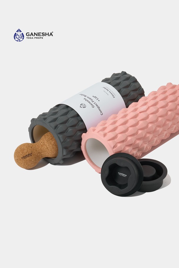가네샤 요가 프랍스(Ganesha Yoga Props)의 폼롤러 콤팩트 + 리드 33CM입니다. 요가 및 피트니스 운동 시 근육 이완과 마사지를 돕는 제품입니다. 콤팩트한 사이즈로 휴대 및 보관이 용이하며, 그레이와 핑크 두 가지 색상으로 제공됩니다. 폴리우레탄 소재로 제작되어 내구성이 뛰어나며, 리드가 포함되어 있어 다양한 부위의 마사지에 활용할 수 있습니다. 33CM 길이로 제작되어 콤팩트한 사이즈를 선호하는 분들께 적합합니다.
