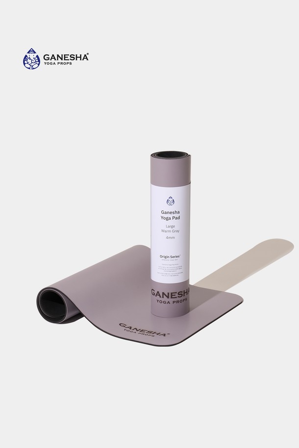 가네샤 요가프랍스(Ganesha Yoga Props)의 가네샤 요가패드 4MM 스탠다드입니다. 요가 및 필라테스 운동에 적합하며, 미끄럼 방지 기능이 있어 안전하게 사용할 수 있습니다. 스탠다드 사이즈로 제작되어 다양한 체형의 사용자가 편안하게 운동할 수 있습니다. 4mm 두께로 제작되어 푹신한 쿠셔닝을 제공하며, 무지 디자인으로 심플하고 깔끔한 분위기를 연출합니다. 요가 전용 매트로, 요가 수련 시 안정적인 자세 유지에 도움을 줍니다.
