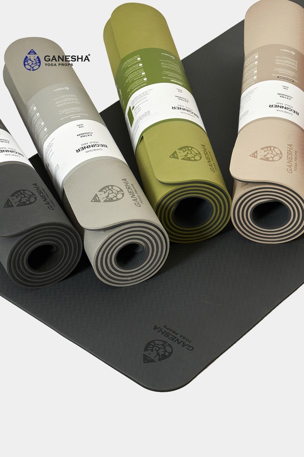 가네샤 요가 프랍스의 가네샤 비기너 요가매트 엑스트라 쿠션 8MM는 요가와 피트니스를 즐기는 모든 분들을 위한 공용 요가 매트입니다. TPE 소재로 제작되어 8MM의 두께로 엑스트라 쿠션 기능을 제공하여 편안한 요가 수련을 돕습니다. 무지 디자인으로 어떤 스타일에도 잘 어울리며, 초보자도 안정적으로 사용할 수 있습니다. 요가, 필라테스 등 다양한 운동 시 활용하여 쾌적한 환경에서 운동을 즐겨보세요.
