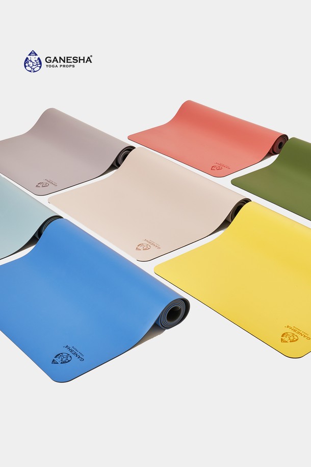 가네샤 요가프랍스(Ganesha Yoga Props)의 가네샤 요가매트 플랫 4MM는 요가 및 피트니스 활동에 적합한 플랫형 요가 매트입니다. 핑크, 블루, 그린, 그레이, 블랙, 퍼플 등 다양한 컬러 옵션으로 제공되어 취향에 맞게 선택할 수 있습니다. 4MM 두께의 PVC 소재로 제작되어 푹신함과 내구성을 동시에 갖췄으며, 미끄럼 방지 기능으로 안정적인 요가 수련을 돕습니다. 휴대하기 용이하여 언제 어디서든 편안하게 요가를 즐길 수 있습니다. 무지 디자인으로 심플하고 깔끔한 스타일을 선호하는 사용자에게 적합합니다.
