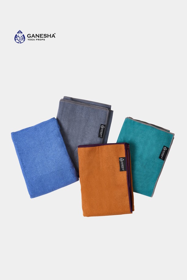 가네샤 요가 프랍스(Ganesha Yoga Props)의 슬립리스 요가 매트 타월은 요가 및 피트니스 활동에 최적화된 제품입니다. 부드러운 극세사 소재로 제작되어 흡습 및 속건 기능이 뛰어나 쾌적한 사용감을 제공합니다. 블루, 오렌지, 퍼플, 그린, 그레이 등 다양한 색상으로 제공되며, 슬립 방지 기능으로 요가 수련 시 안정성을 높여줍니다. 얇은 두께로 휴대성이 뛰어나 언제 어디서든 편안하게 사용할 수 있습니다. 무지 디자인으로 심플하고 깔끔한 스타일을 연출합니다.

