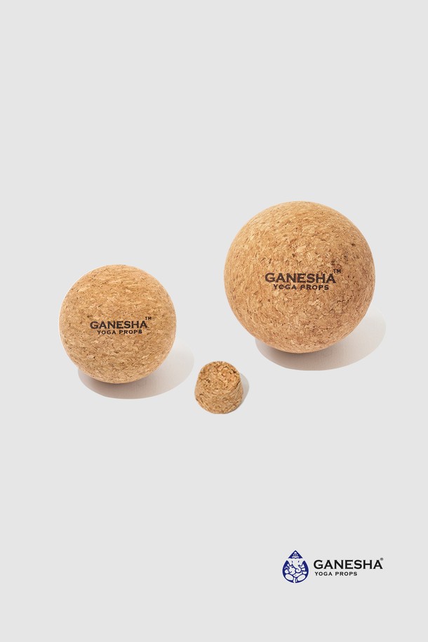 가네샤 코르크 마사지볼 싱글 스탠다드는 요가 및 피트니스 활동에 활용하기 좋은 마사지용 소품입니다. 천연 코르크 소재로 제작되어 튼튼하며, 베이지 색상으로 심플하고 자연스러운 디자인을 자랑합니다. 싱글 스탠다드 사이즈로, 신체 부위별 맞춤 마사지가 가능하여 근육 이완에 도움을 줍니다. 요가 수련 시, 또는 운동 전후에 사용하면 더욱 효과적입니다. 가네샤 코르크 마사지볼로 편안하고 효과적인 마사지를 경험해 보세요.
