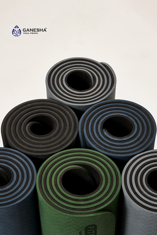가네샤 요가 프랍스(Ganesha Yoga Props)의 가네샤 피트니스 라이트 요가매트 TPE 8MM를 소개합니다. 요가 및 피트니스 활동에 적합하며, 블랙, 퍼플, 그린, 옐로우, 블루 등 다양한 색상으로 제공됩니다. 8mm 두께의 TPE 소재로 제작되어 훌륭한 쿠션감과 안정성을 제공하며, 뛰어난 미끄럼 방지 기능으로 안전하게 운동할 수 있습니다. 경량 설계로 휴대 및 이동이 용이하며, 친환경 소재를 사용하여 안심하고 사용할 수 있습니다.
