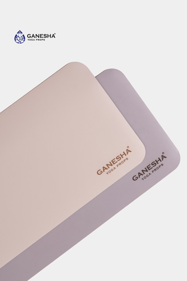 가네샤 요가프랍스(Ganesha Yoga Props)의 가네샤 요가패드 4MM 스탠다드입니다. 요가 및 필라테스 운동에 적합하며, 미끄럼 방지 기능이 있어 안전하게 사용할 수 있습니다. 스탠다드 사이즈로 제작되어 다양한 체형의 사용자가 편안하게 운동할 수 있습니다. 4mm 두께로 제작되어 푹신한 쿠셔닝을 제공하며, 무지 디자인으로 심플하고 깔끔한 분위기를 연출합니다. 요가 전용 매트로, 요가 수련 시 안정적인 자세 유지에 도움을 줍니다.
